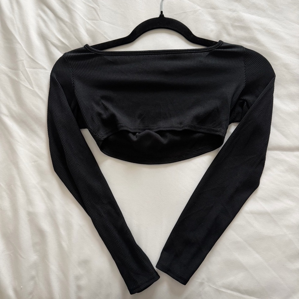 PrettyLittleThing Black Ribbed Long Sleeve Crop Top